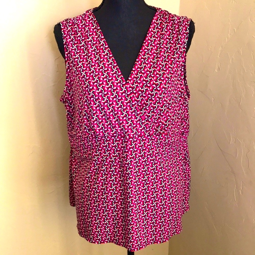 Geometric Sleeveless blouse Size Large